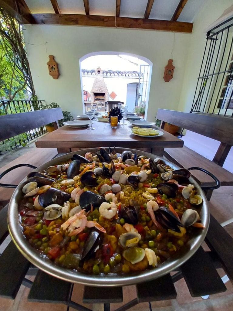 Reasons to have a private chef cook paella for you