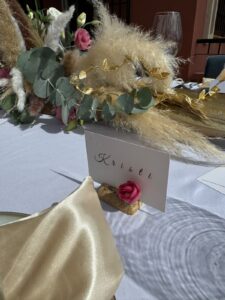 Table decoration and place setting for an event