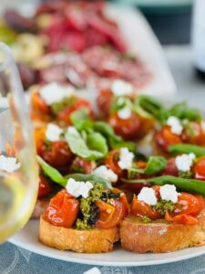Tomato bruschetta canapés